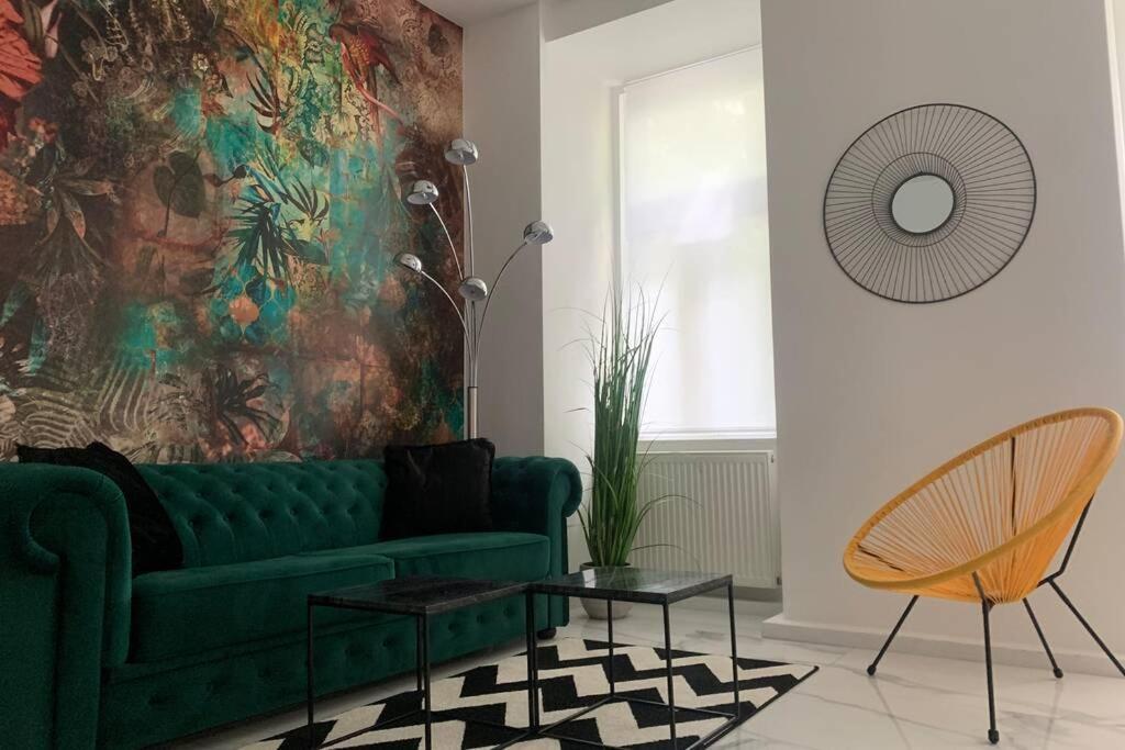 Cool City Center Apt. @ Metro And Shopping Street Wina Bagian luar foto