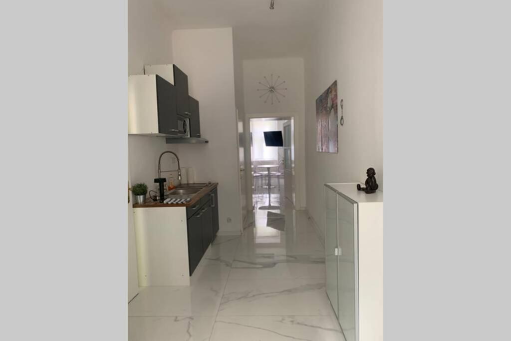 Cool City Center Apt. @ Metro And Shopping Street Wina Bagian luar foto