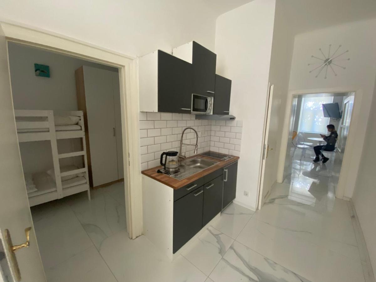 Cool City Center Apt. @ Metro And Shopping Street Wina Bagian luar foto